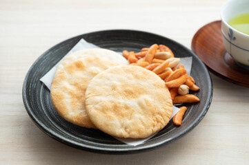 おせんべいと柿の種