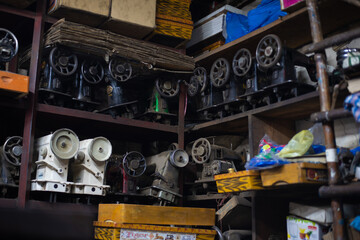 old sewing machine repairing shop in Lahore