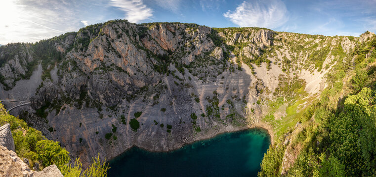 Croatia, Dalmatia, Imotski, Blue Lake in valley
