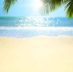 Fototapeta na wymiar abstract blurred summertime vacation background; sunny tropical beach with palm tree and sea waves