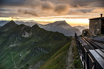 Endstation Zahnradbahn Brienzer Rothorn, Berner Oberland, Schweiz, Abendrot, Sonnenuntergang,...