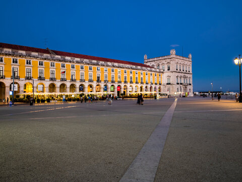 Portugal, Estremadura Province, Lisbon, Praca do Comercio square at dusk
