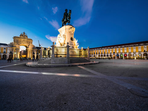 Portugal, Estremadura Province, Lisbon, Praca do Comercio square at dusk