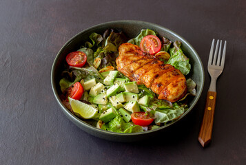 Salad with chicken, avocado and tomatoes. Healthy eating. Vegetarian food.