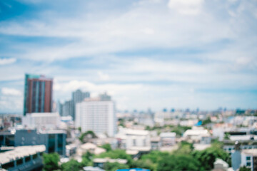 Obraz premium The blurred vision of the tall buildings and the atmosphere of the city, the trees and the sky with floating clouds.