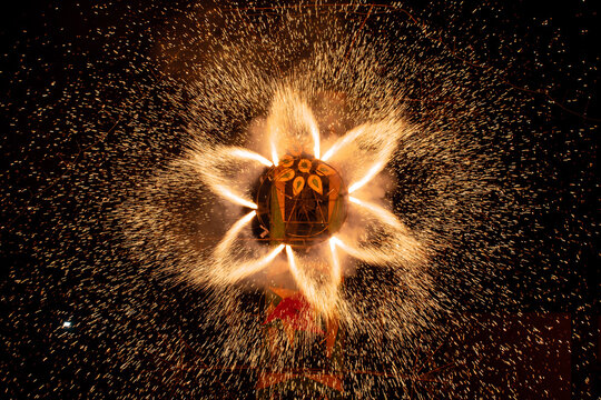 Fuegos Artificiales en fiestas de pueblo en Ecuador
