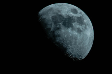 Media luna con teleobjetivo de 1600mm 