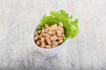 White canned beans for vegan suisine