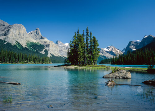 Classic view of Spirit Island in Maligne Lake in Jasper National Park, Alberta, Canada