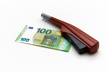 Piezo-igniter is on 100 euro banknotes, a type of ignition that is used in portable camping stoves, gas grills. Piezoelectricity
