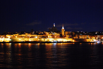 Fototapeta na wymiar Valletta city in the night the most famous historical port in Europe
