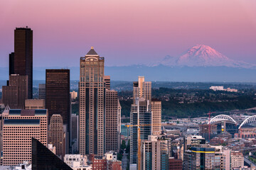 The beautiful city of Seattle with Mount Rainier in the background at sunset.