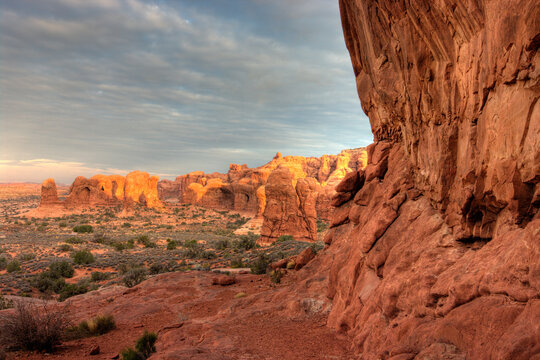 Arches National Park: Sunrise on the Parade of Elephants in the Windows District