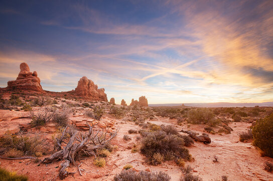 Sunset at the Turret Arch at the Windows in Arches National Park, Utah
