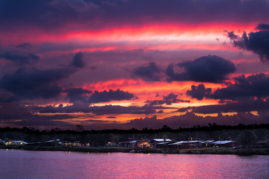 atardecer rojo en colombia