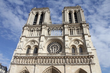 Fototapeta na wymiar notre dame cathedral paris detail vlue sky