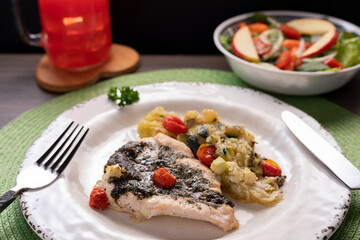 Grilled chicken breast with veggies