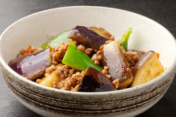 ナスとピーマンの肉味噌炒め