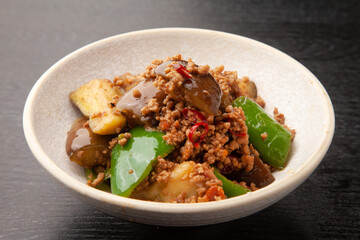 ナスとピーマンの肉味噌炒め