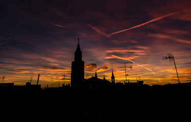 Naklejka premium Posta de sol a Vilafranca del Penedès (Catalunya)