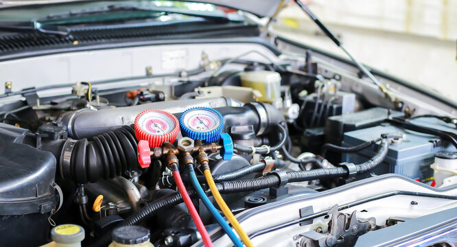 Car air conditioner check service, leak detection, fill refrigerant.Device and meter liquid cooling in the car by specialist technicians.