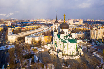 Fototapeta na wymiar Aerial view of five-domed building of Annunciation Cathedral with attached bell tower in Voronezh on background with winter cityscape, Russia