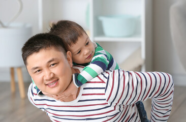 Obraz premium Happy father and his little son playing at home