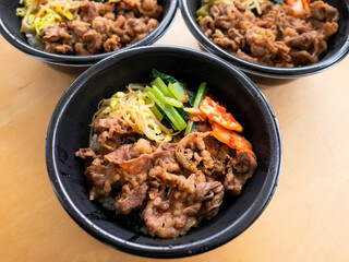 テイクアウトの牛カルビ丼