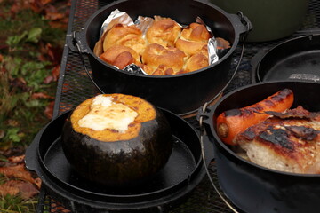 ダッチオーブンで作るアウトドアご飯