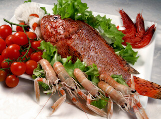 Tray of fish and shellfish 
