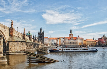 Naklejka na ściany i meble Stadtansicht Prag / Altstadt und Karlsbrücke