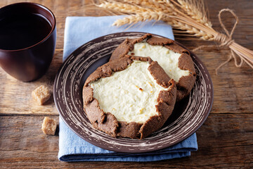 Cottage cheese or ricotta rye breakfast cakes