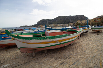 Fototapeta na wymiar Gozzo classico, unita a vela latina in uso in Sicilia fino ai primi anni del secolo scorso. Aspra Palermo 