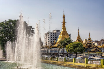 Naklejka premium Yangon city with the Sule Pagoda