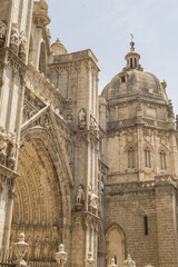 Vertical shot of the beautiful cathedral of Toledo in Spain - obrazy, fototapety, plakaty