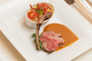 ラム肉のステーキ