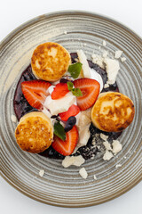 cheesecakes with strawberries