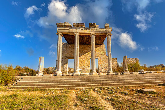 Another feature that distinguishes Milet from other ancient cities in the vicinity, as in Aphrodisias; It is spread over a very large area.,soke,Aydin,Turkey