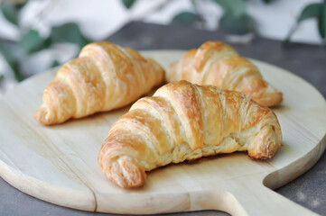 croissant , French croissant or French bread