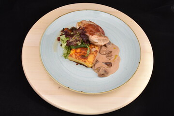 tenderloin with vegetables and mushroom sauce