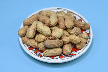 peanuts in shells 