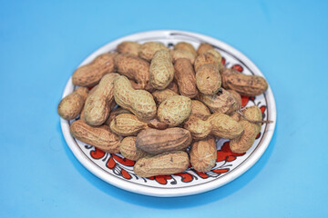 peanuts in shells 