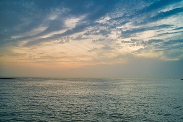 Obraz premium evening seascape of the persian gulf