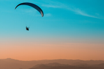 Voo de Paraglider 