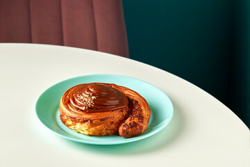cinnamon raisin bun, gluten free