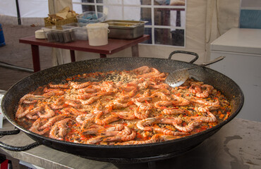 shrimp with rice in wine