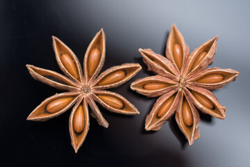 Dried anise stars 