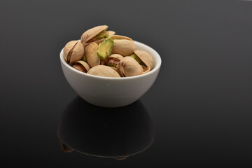 Roasted pistachio in bowl