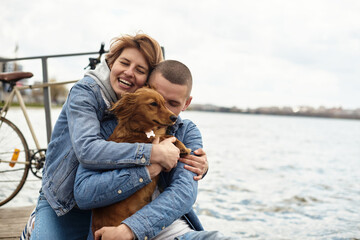 Fototapeta premium Young couple on the lake
