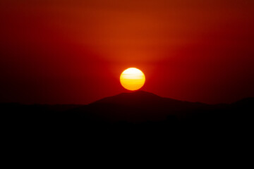Pôr do Sol visto nesta quinta feira, (06), no final da tarde na cidade de São José dos...